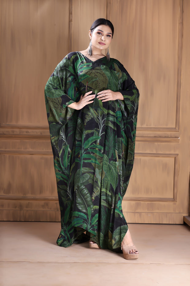 Effortlessly Chic: Green Silk Caftan for a Stylish and Sustainable Look