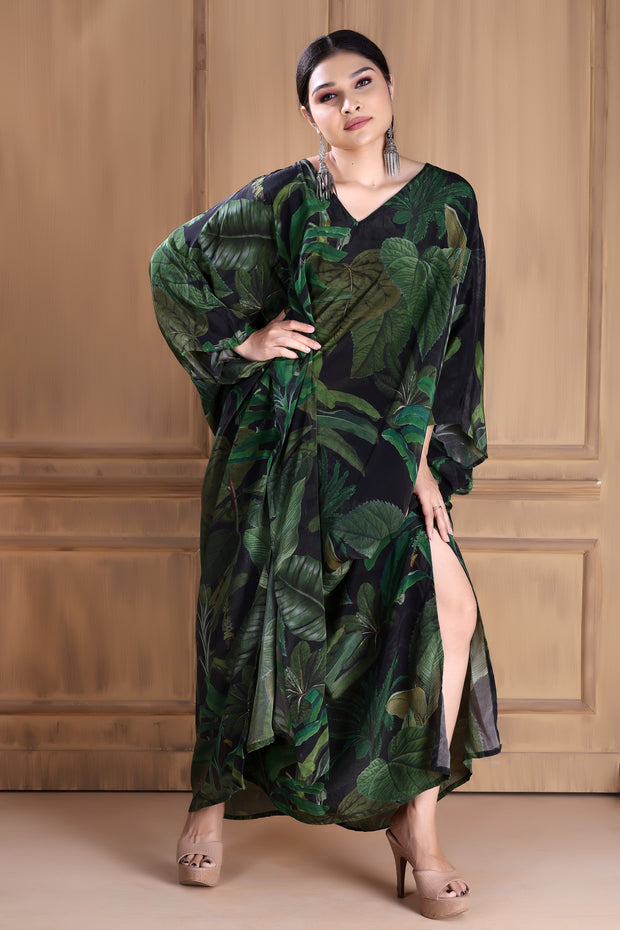 Effortlessly Chic: Green Silk Caftan for a Stylish and Sustainable Look