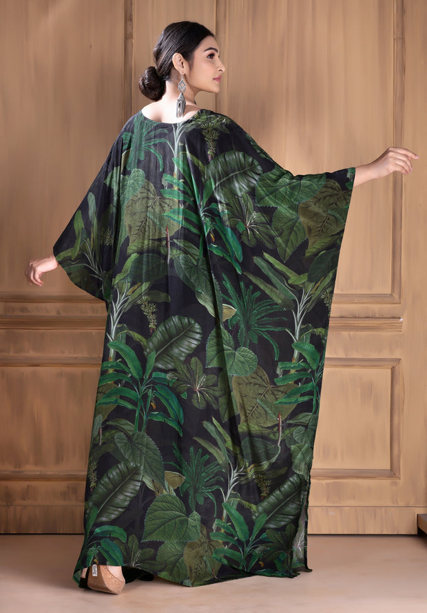 Effortlessly Chic: Green Silk Caftan for a Stylish and Sustainable Look